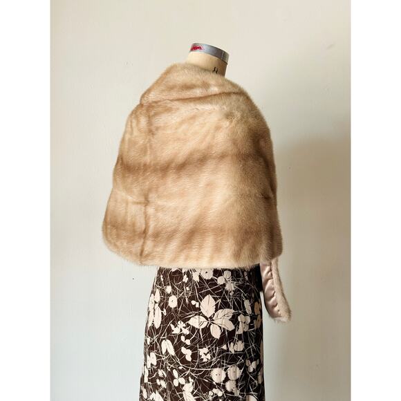 Vintage Tan Mink Shawl 1930s - Picture 3 of 4
